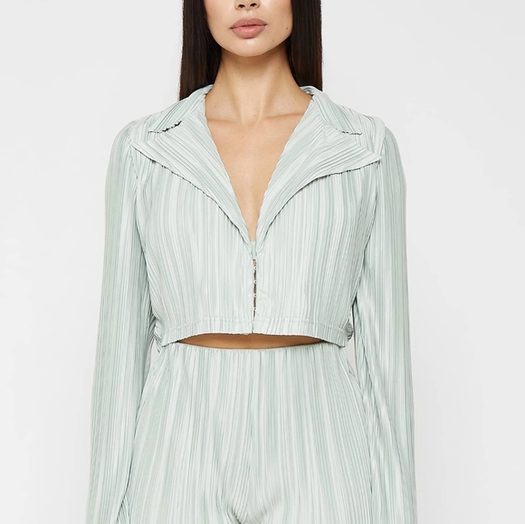 Maniere de Voir Mint Green pleated shirt and pants set - Picture 7 of 8